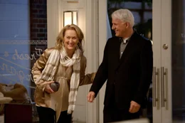 Jane (Meryl Streep, l.) und Adam (Steve Martin, r.) erkennen schnell, dass sie mehr gemeinsam haben, als sie zuerst dachten, doch hat der charmante Architekt &uuml;berhaupt eine Chance?; Jane (Meryl Streep, l.) und Adam (Steve Martin, r.) erkennen schnell, dass sie mehr gemeinsam haben, als sie zuerst dachten, doch hat der charmante Architekt &uuml;berhaupt eine Chance?