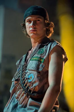 Kann Carter (Logan Miller) seine Schwester in Sicherheit bringen, bevor die Zombies kommen?; Kann Carter (Logan Miller) seine Schwester in Sicherheit bringen, bevor die Zombies kommen?