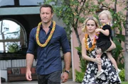 Werden von Tante Deb um Hilfe gebeten: Steve (Alex O'Loughlin, l.), Mary (Taryn Manning, M.) und Joan (Charlotte Eden Kase, r.) ... Werden von Tante Deb um Hilfe gebeten: Steve (Alex O'Loughlin, l.), Mary (Taryn Manning, M.) und Joan (Charlotte Eden Kase, r.) ...