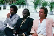 Sonny Crockett (Don Johnson, r.) und Ricardo Tubbs (Philip Michael Thomas, l.) arbeiten mal wieder an einem heiklen Fall ... Sonny Crockett (Don Johnson, r.) und Ricardo Tubbs (Philip Michael Thomas, l.) arbeiten mal wieder an einem heiklen Fall ...