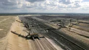 Auf einer Fl&auml;che so gro&szlig; wie Berlin wurde die Landschaft durch Kohlebagger auf den Kopf gestellt
