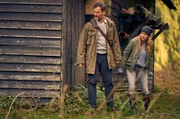 Jan (Torben Liebrecht) und &bdquo;M&uuml;tze&ldquo; (Lara Mandoki) suchen nach einer geheimnisvollen Waldh&uuml;tte.
