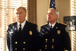 Lassard (George Gaynes, li.)