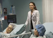 Ein Paar in Nöten: Jayma Mays als Hannah, Jennifer Morrison als Dr. Allison Cameron, Dahlia Salem als Max Ein Paar in Nöten: Jayma Mays als Hannah, Jennifer Morrison als Dr. Allison Cameron, Dahlia Salem als Max