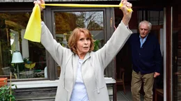 Keine Angst vorm &Auml;lterwerden: Marianne (Senta Berger, li.) h&auml;lt sich fit!