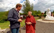 Fremde Welt: Die buddhistische Nonne Dhamma Mahateri zeigt Jens Hübschen ihre Kloster-Einsiedelei.