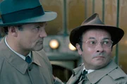 Die Widerstandskämpfer Leopold Trepper (Werner Kreindl, li.) und Hillel Katz (Jacques Rispal, re.): Die westdeutsche Produktion zeichnet ein düsteres Bild der sowjetischen Agenten. Die Widerstandskämpfer Leopold Trepper (Werner Kreindl, li.) und Hillel Katz (Jacques Rispal, re.): Die westdeutsche Produktion zeichnet ein düsteres Bild der sowjetischen Agenten.