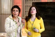 L-R: Paige (Rose McGowan) und Phoebe (Alyssia Milano)