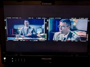 Zwei Ansichten eines Videos mit einer männlichen Person Zwei Ansichten eines Videos mit einer männlichen Person