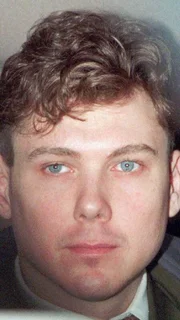 Paul Bernardo wird f&uuml;r den grausamen Mord an Leslie Mahaffy und Kristen French zu lebenslanger Haft verurteilt.