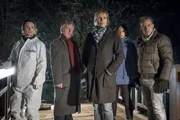 Das SOKO-Team ist entsetzt, als es zum Tatort eines erhängten Mädchens gerufen wird: Dr. Stein (Judith Sehrbrock), Hajo Trautzschke (Andreas Schmidt-Schaller), Ina Zimmermann (Melanie Marschke), Olivia Fareedi (Nilam Farooq), Jan Maybach (Marco Girnth).