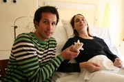 Bei der Visite lernt Willi Patientin Brittney kennen. Ein Schrank ist auf sie gestürzt und hat ihre Wirbelsäule gebrochen. Die Ärzte tun nun alles, um die junge Frau wieder auf die Beine zu bekommen.