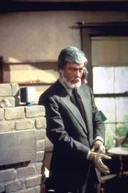 Dick van Dyke (Paul Galesko).