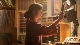 Maggie Sherwoode (Dakota Johnson)  Die Verwendung des sendungsbezogenen Materials ist nur mit dem Hinweis und Verlinkung auf RTL+ gestattet.