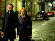 Ben Emmerson QC (Stephen Campbell Moore, l.); Marina Litvinenko (Margarita Levieva, r.)