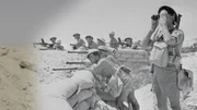 Ein computergeneriertes Bild zeigt ein Archivbild der britischen Armee in Nordafrika aus dem Jahr 1942, in dem Infanteristen eine mit Sandsäcken befestigte Verteidigungsstellung in der Nähe von El Alamein besetzen, zusammen mit Aufnahmen von heute.