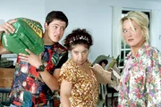 Rita (Gaby Köster, re.) hat die Schnauze voll! Kevin (Kevin Lorenz) und Gisi (Franziska Traub) sollen endlich das Chaos in Schumanns Wohnung beseitigen. Rita (Gaby Köster, re.) hat die Schnauze voll! Kevin (Kevin Lorenz) und Gisi (Franziska Traub) sollen endlich das Chaos in Schumanns Wohnung beseitigen.