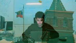 "VK" ist eines der gr&ouml;&szlig;ten sozial Netzwerke der Welt. Das russische Pendant zu 'Facebook', mit Sitz in Amsterdam, liegt in Deutschland auf Platz 11 der meistgenutzen Internetseiten. Der russische Geheimdienst hat fast uneingeschr&auml;nkten Zugang auf die Daten der Firma. In Deutschland wandern vermehrt Rechtsradikale &uuml;ber zu 'VK'.; "VK"-Mitarbeiter