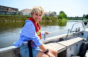 Sabine Heinrich die Weser in Minden vom Wasser aus und nimmt Kurs auf Petershagen.