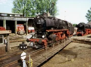 Schwere Güterzug-Dampflok 44404, Bj. 1939 Henschel+Sohn, Kassel - auf die Drehscheibe Kranichstein fahrend. Schwere Güterzug-Dampflok 44404, Bj. 1939 Henschel+Sohn, Kassel - auf die Drehscheibe Kranichstein fahrend.