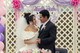Jos&eacute; (Michael Pena) und Adela (Rosa Salazar)