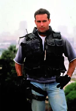 Alex Shaw (Jason Patric) ist Undercover-Cop einer Spezialeinheit und nicht, wie seine Freundin glaubt, ein einfacher Polizist am Strand von Venice Beach, der nur harmlose Fahrrad-Patrouillen macht ...