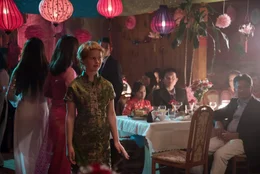 Pauline (Lisa Wihstutz) auf der vietnamesischen Hochzeit