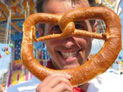 Auch auf dem Münchner Oktoberfest, der Wiesn, sorgt Reporter Willi Weitzel für den Durchblick.