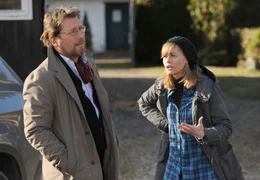Johanna (Gesine Cukrowski) versucht ihrem geschiedenen Mann Kilian (Michael Fitz) klar zu machen, dass sie seine Hilfe nicht mehr braucht.