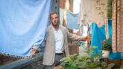 Lars Pöhlmann (Dominic Boeer) verfolgt den flüchtigen Verdächtigen Leon Schrewe. Der ist inzwischen mit der Freundin des Toten, Anna Everts, zusammen und wohl mächtig eifersüchtig. Die Buhlerei um Anna ist noch nicht beendet gewesen. Ist dieser Streit nun eskaliert?