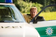 Hubert bringt sich vor den Schüssen im Wald in Sicherheit.