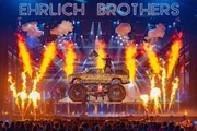 Die Ehrlich Brothers mit dem Monstertruck. Die Ehrlich Brothers mit dem Monstertruck.