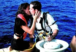 Ist die Gefahr wirklich gebannt? Alex Shaw (Jason Patric, r.) und Annie (Sandra Bullock, l.) wiegen sich in Sicherheit ...