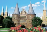 Wahrzeichen von Lübeck: das Holstentor. Wahrzeichen von Lübeck: das Holstentor.