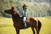 Tina (Lisa-Marie Koroll) auf ihrem Lieblingspferd Amadeus.