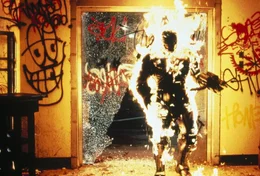 RoboCop (Robert John Burke) stellt sich auf die Seite der Armen ...