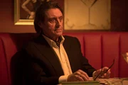 Winston (Ian McShane) kann es gar nicht leiden, wenn in seinem Haus "Gesch&auml;fte" get&auml;tigt werden. Da muss auch die taffe Killerin Perkins am eigenen Leib erfahren ...