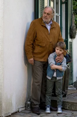 Da fliegen die Fetzen! Georg (Christian Kohlund) h&ouml;rt sich mit Enkel Fabian (Elias Richard Siegmann) den Ehestreit seiner Tochter an.