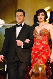 Bei einer Reihe von Wohnungseinbrüchen werden wohlhabende New Yorker Bürger ausgeraubt und brutal misshandelt. Richard Castle (Nathan Fillion, l.) und Kate Beckett (Stana Katic, r.) begeben sich undercover auf Spurensuche.