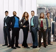 Das CSI-New-York-Team (v.l.): Det. Flack (Eddie Cahill), Dr. Hawkes (Hill Harper), Bonasera (Melina Kanakaredes), Det. Taylor (Gary Sinise), Lindsay Monroe (Anna Belknap) und Messer (Carmine Giovinazzo).