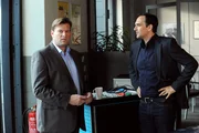 Mike stellt vor Brettschneider klar, dass er Flori voll vertraut. Von links: Brettschneider (Fritz Scheuermann) und Mike Preissinger (Harry Blank).