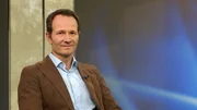 In "Meryns Sprechzimmer" diskutiert Prof. Siegfried Meryn gemeinsam mit folgenden Gästen: Alexander J. Rüdiger (Moderator und Marathonläufer, im Bild), Dr.in Manuela Macedonia (Neurowissenschafterin) sowie Dr. Thomas Dorner (Public-Health-Experte und Leiter der Akademie für Altersforschung am Haus der Barmherzigkeit).