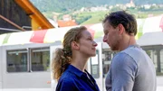 Chiara Schoras (Sonja Schwarz), Mike Gerber (Hendrik Duryn re.). Chiara Schoras (Sonja Schwarz), Mike Gerber (Hendrik Duryn re.).