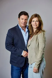 Dr. Chrisitan Kleist (Francis-Fulton Smith, l.) und Anna Schöller (Ursula Buschhorn, r.)