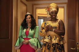 Lisa (Shari Headley, l.); Mary Junson (Leslie Jones, r.)