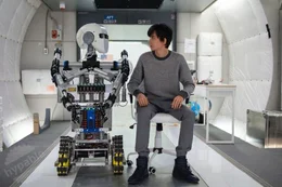 Gardner Elliot (Asa Butterfield)