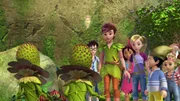 Peter Pan und die verlorenen Kinder von Nimmerland suchen im Geheimen Garten nach Wendy.