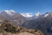 Nepal gilt als das Land mit den höchsten Bergen der Welt. Die berühmten Bergpanoramen ziehen Besucher aus aller Welt an. Nepal gilt als das Land mit den höchsten Bergen der Welt. Die berühmten Bergpanoramen ziehen Besucher aus aller Welt an.