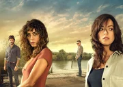 (v.li.): Álvaro Morte (Óscar), Irene Arcos (Veronica), Roberto Enríquez (Conrado), Verónica Sánchez (Alejandra).