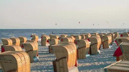 Hinter der Urlaubsidylle lauert Gefahr: Kaum sichtbar unter der Wasseroberfl&auml;che verrotten Tausende Tonnen Weltkriegsmunition - direkt vor den Str&auml;nden der Ostsee.